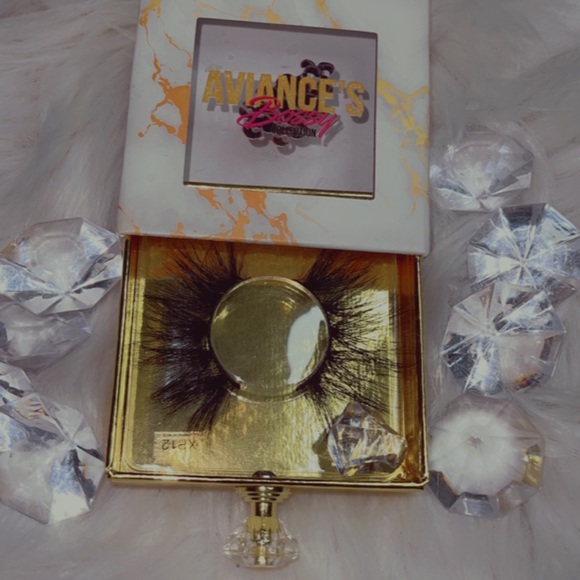 Lashes - Picture 6 of 8